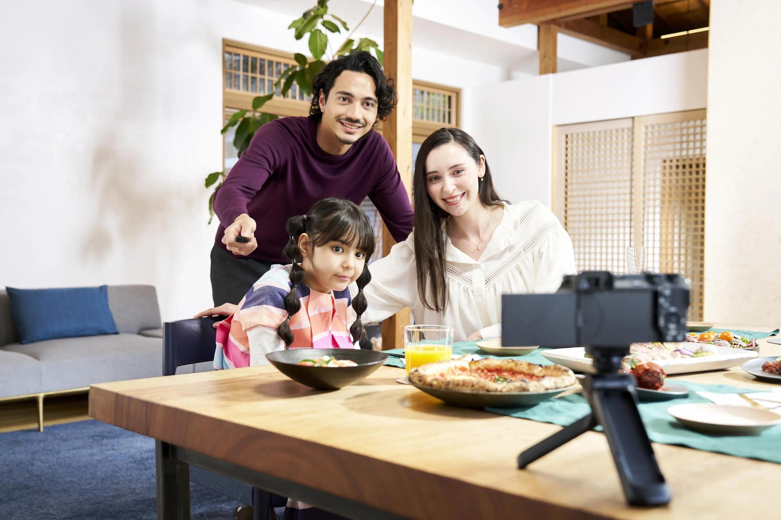 Sony ZV-E10K Systemkamera APS-C 16-50 mm f/3,5-5,6 II Power Zoom Kit-Objektiv dreh- und schwenkbarer Bildschirm Echtzeit-Augenautofokus