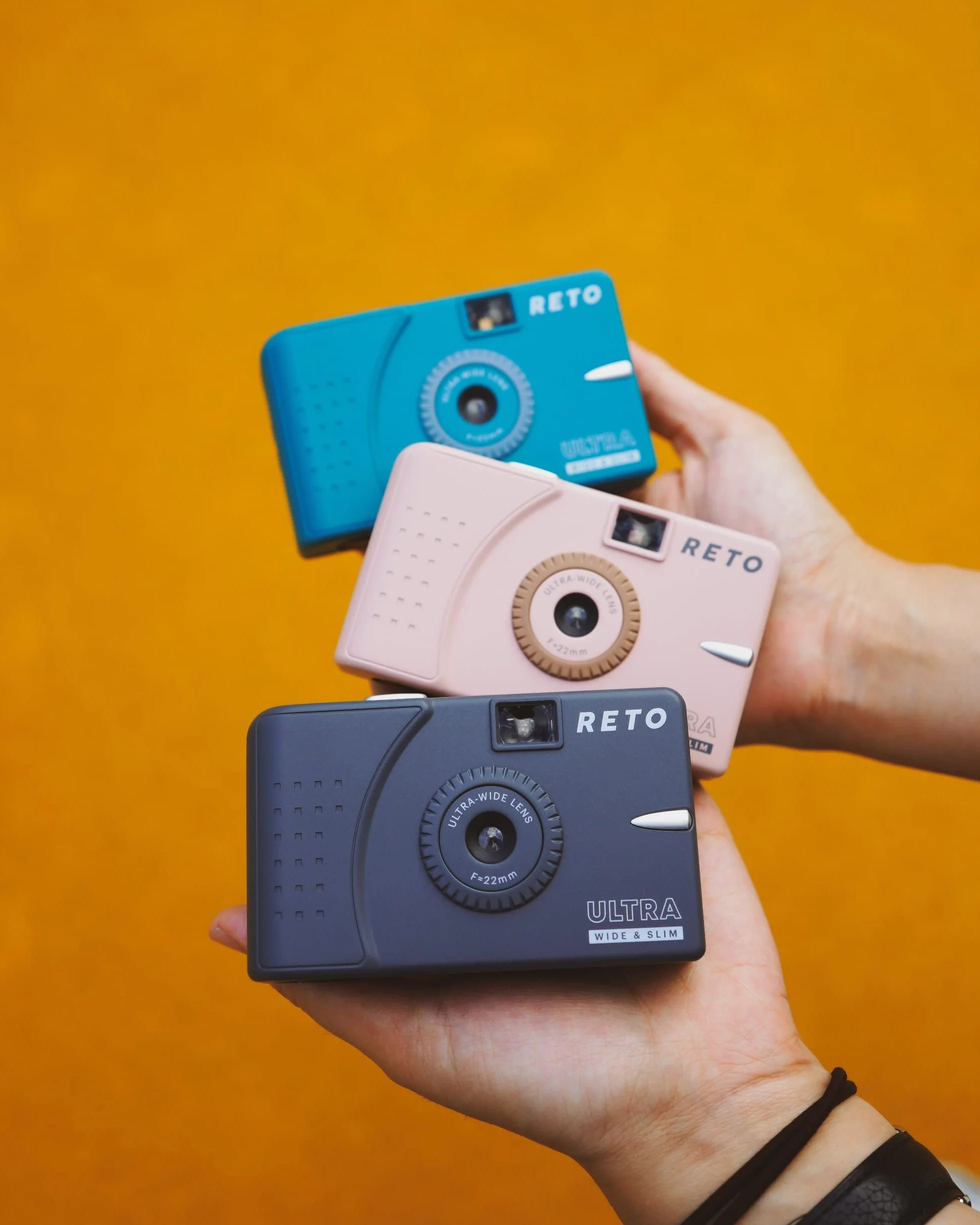 RETO Ultra Wide und Slim 35 mm Wiederverwendbare Tageslicht-Filmkamera – 22 mm Weitwinkelobjektiv, fokusfrei, leicht, einfach zu bedienen (schlammgelb)